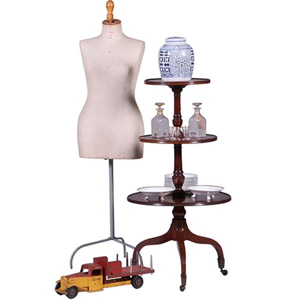 Grote foto grote 18e eeuwse dumb waiter met drie roterende bladen no.381220 antiek en kunst stoelen en banken