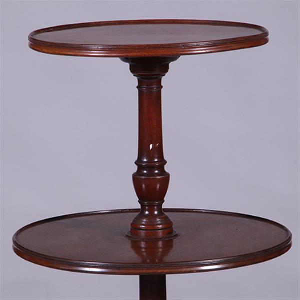 Grote foto grote 18e eeuwse dumb waiter met drie roterende bladen no.381220 antiek en kunst stoelen en banken