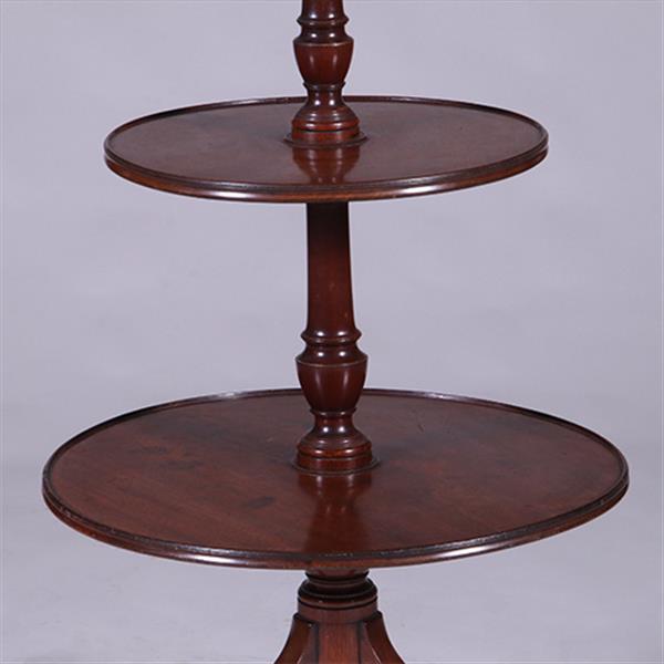 Grote foto grote 18e eeuwse dumb waiter met drie roterende bladen no.381220 antiek en kunst stoelen en banken