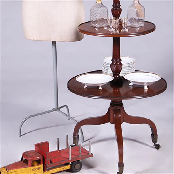 Grote foto grote 18e eeuwse dumb waiter met drie roterende bladen no.381220 antiek en kunst stoelen en banken