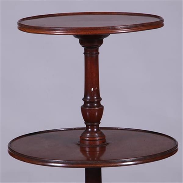 Grote foto grote 18e eeuwse dumb waiter met drie roterende bladen no.381220 antiek en kunst stoelen en banken