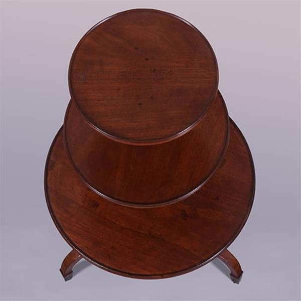 Grote foto grote 18e eeuwse dumb waiter met drie roterende bladen no.381220 antiek en kunst stoelen en banken