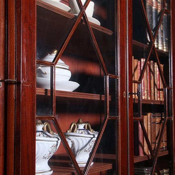 Grote foto engels mahonie breakfront bibliotheek of porseleinkast met schrijfklep no.381235 antiek en kunst stoelen en banken