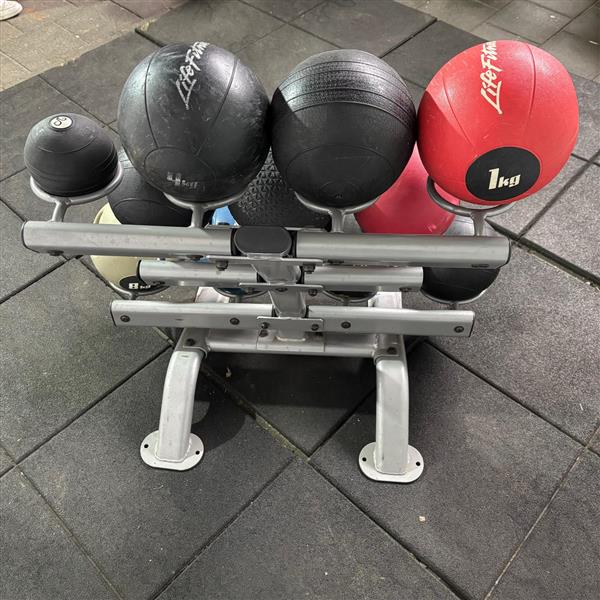 Grote foto ballen rek incl. medicijnballen sport en fitness fitness