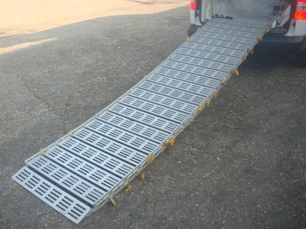 Grote foto oprijplaat roll a rampe oprolbaar auto diversen gereedschap