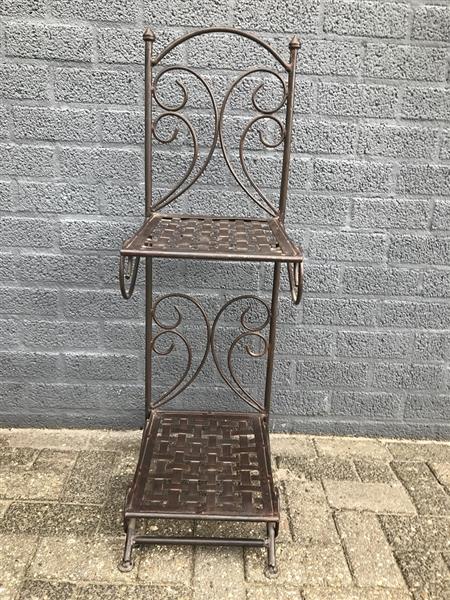 Grote foto een decoratief antiek item als houder voor objecten uniek object maar 1 beschikbaar tuin en terras tuindecoratie