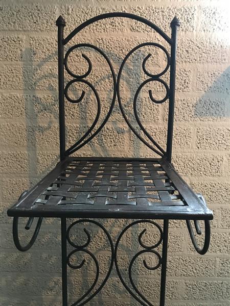 Grote foto een decoratief antiek item als houder voor objecten uniek object maar 1 beschikbaar tuin en terras tuindecoratie