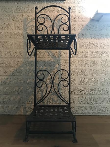 Grote foto een decoratief antiek item als houder voor objecten uniek object maar 1 beschikbaar tuin en terras tuindecoratie