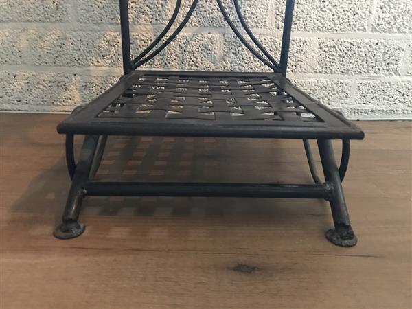 Grote foto een decoratief antiek item als houder voor objecten uniek object maar 1 beschikbaar tuin en terras tuindecoratie