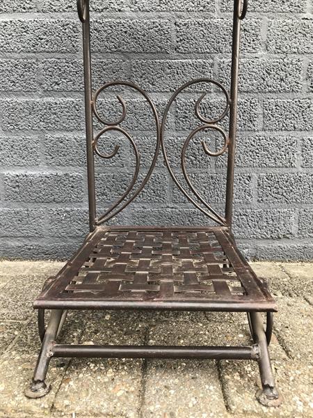Grote foto een decoratief antiek item als houder voor objecten uniek object maar 1 beschikbaar tuin en terras tuindecoratie