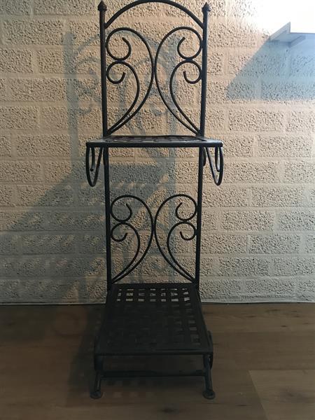 Grote foto een decoratief antiek item als houder voor objecten uniek object maar 1 beschikbaar tuin en terras tuindecoratie