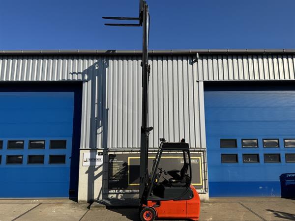 Grote foto vs 22653 elektrische heftruck linde e16 335 agrarisch heftrucks