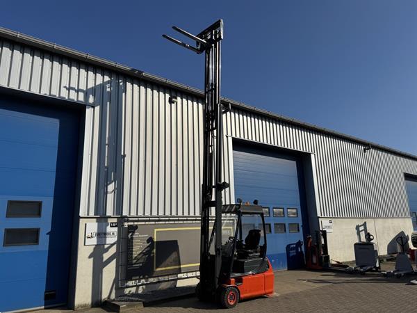 Grote foto vs 22653 elektrische heftruck linde e16 335 agrarisch heftrucks