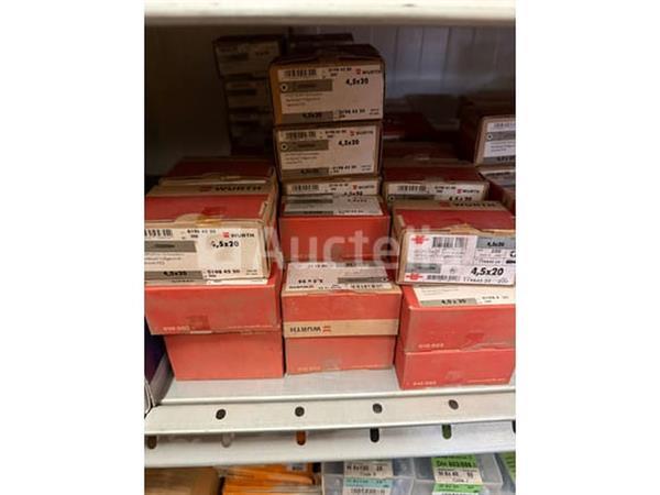 Grote foto grote partij bevestigingsmaterialen. schroeven ankers bouten en moeren waaronder rvs doe het zelf en verbouw onderdelen en accessoires