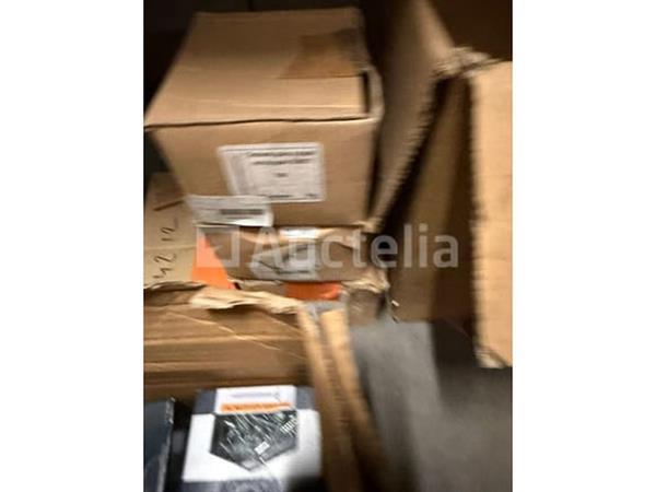 Grote foto grote partij bevestigingsmaterialen. schroeven ankers bouten en moeren waaronder rvs doe het zelf en verbouw onderdelen en accessoires