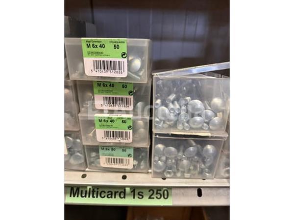 Grote foto grote partij bevestigingsmaterialen. schroeven ankers bouten en moeren waaronder rvs doe het zelf en verbouw onderdelen en accessoires