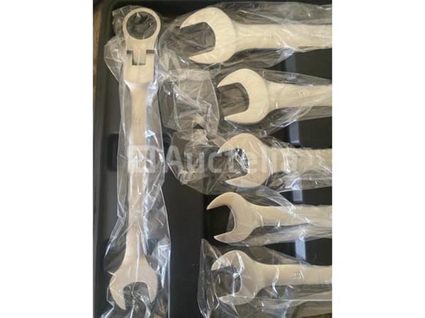 Grote foto extra lage garagekrik 4 ton en een 22 delige ringratel steeksleutel set 6 32mm doe het zelf en verbouw onderdelen en accessoires