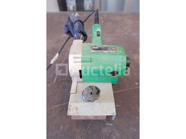 Grote foto hitachi sb 110 bandschuurmachine doe het zelf en verbouw ijzerwaren en bevestigingsmiddelen