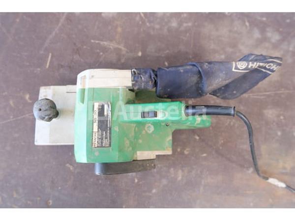 Grote foto hitachi sb 110 bandschuurmachine doe het zelf en verbouw ijzerwaren en bevestigingsmiddelen