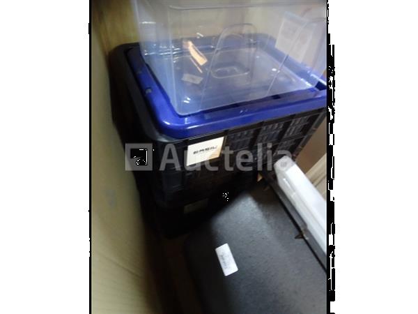 Grote foto pallet met verschillende bakken zie foto agrarisch oogstmachines