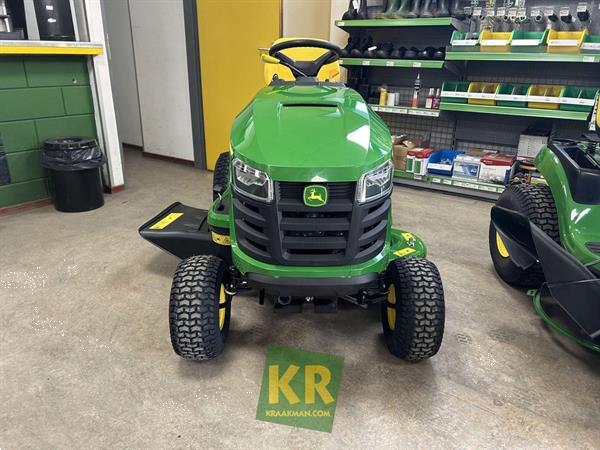 Grote foto john deere x127 777364 tuin en terras zitmaaiers