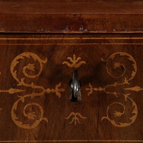 Grote foto bijna vierkante biedermeier bijzettafel mooi ingelegd met lade met vakverdeling ca 1830 no.361830 antiek en kunst stoelen en banken