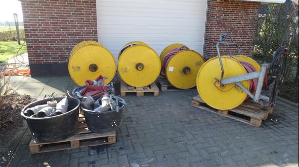 Grote foto aquaco hydraulische oprolbare haspels met slang en sproeiers tuin en terras overige tuin en terras