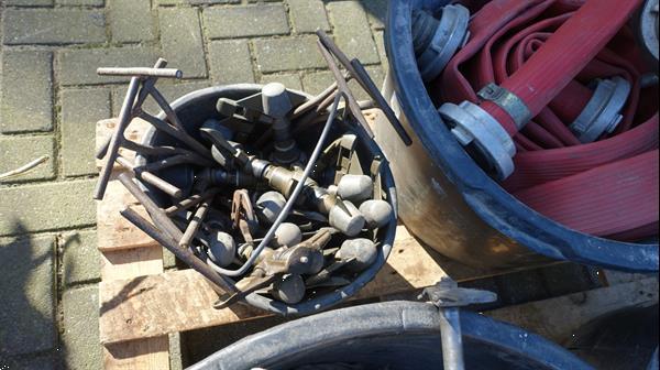 Grote foto aquaco hydraulische oprolbare haspels met slang en sproeiers tuin en terras overige tuin en terras