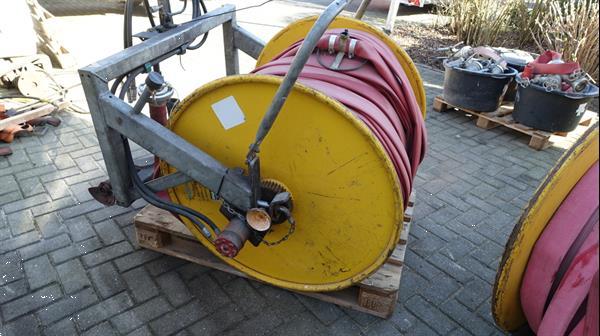 Grote foto aquaco hydraulische oprolbare haspels met slang en sproeiers tuin en terras overige tuin en terras