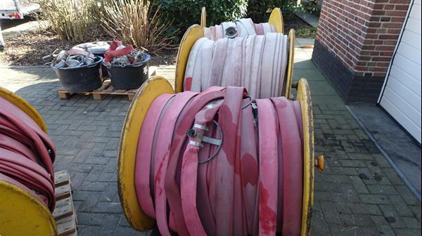 Grote foto aquaco hydraulische oprolbare haspels met slang en sproeiers tuin en terras overige tuin en terras