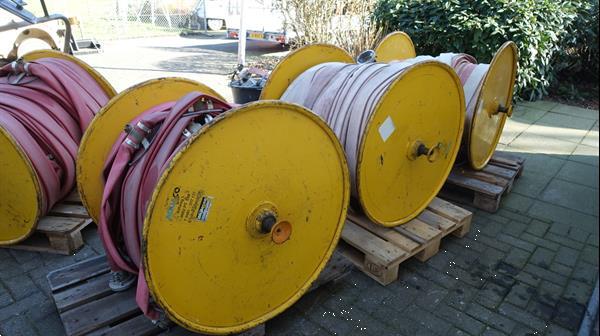 Grote foto aquaco hydraulische oprolbare haspels met slang en sproeiers tuin en terras overige tuin en terras