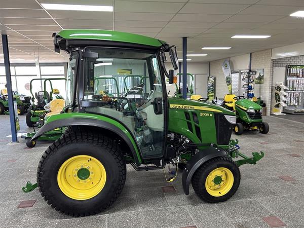 Grote foto john deere 3039r 702438 agrarisch akkerbouw