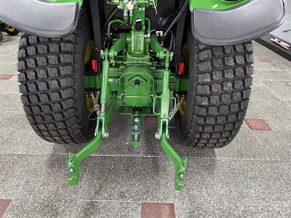 Grote foto john deere 3039r 702438 agrarisch akkerbouw