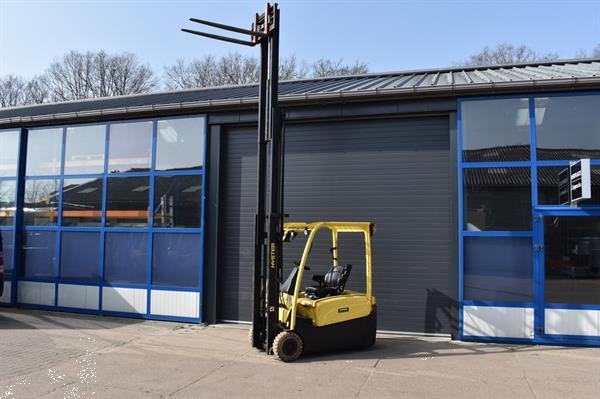 Grote foto hyster 1600kg elektrisch met vorkversteller agrarisch heftrucks