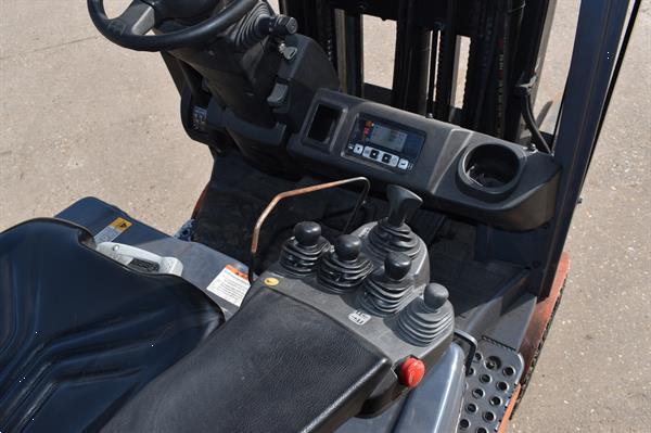 Grote foto toyota 1500kg elektrische triple sideshift heftruck agrarisch heftrucks