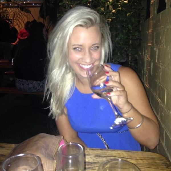 Grote foto hallo. ja nu moet ik iets over mezelf zeggen. contacten en berichten vrouw zoekt man