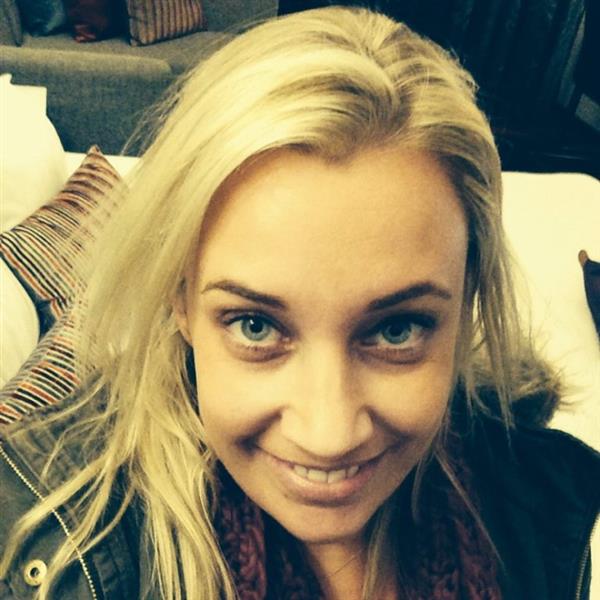 Grote foto hallo. ja nu moet ik iets over mezelf zeggen. contacten en berichten vrouw zoekt man