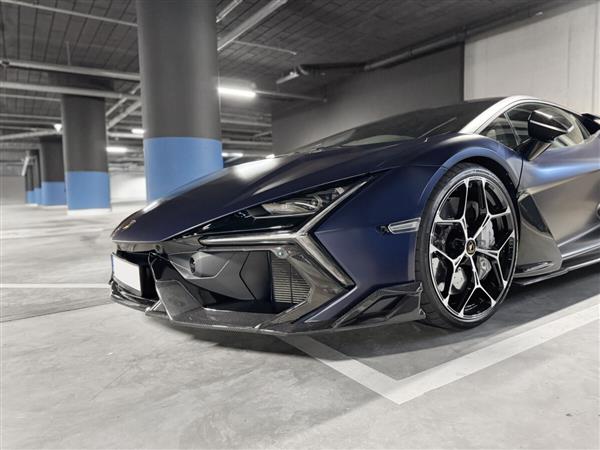 Grote foto dit betreft een lamborghini revuelto at26 carbon frontlip splitter auto onderdelen tuning en styling