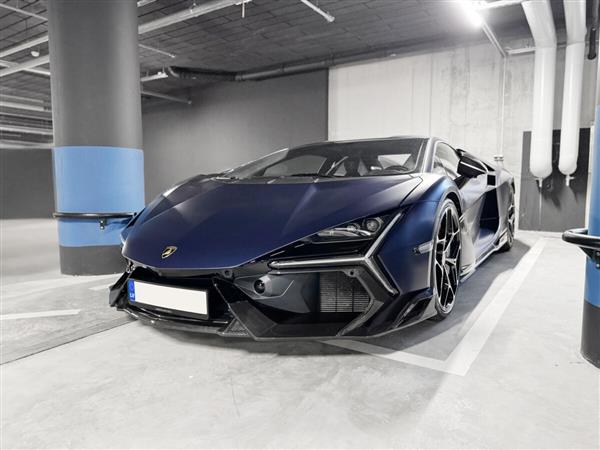 Grote foto dit betreft een lamborghini revuelto at26 carbon frontlip splitter auto onderdelen tuning en styling