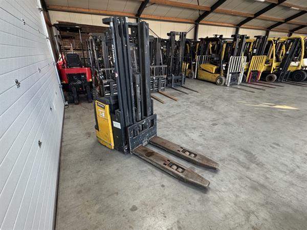 Grote foto komatsu stapelaar triple 1400kg doe het zelf en verbouw hefwerktuigen