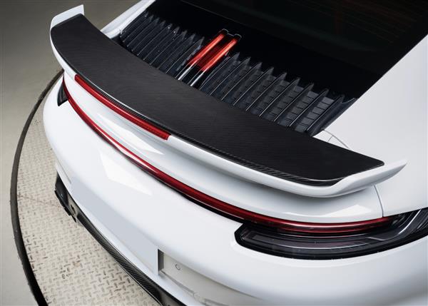Grote foto dit betreft een porsche 911 992 turbo turbo s sport design carbon spoiler blad auto onderdelen tuning en styling