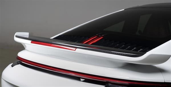 Grote foto dit betreft een porsche 911 992 turbo turbo s sport design carbon spoiler blad auto onderdelen tuning en styling