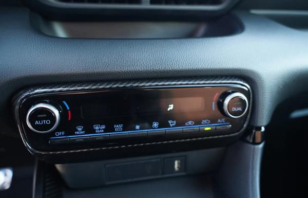 Grote foto dit betreft een toyota yaris gr carbon climate control interieur frame cover auto onderdelen tuning en styling