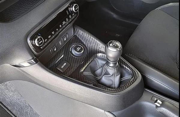 Grote foto dit betreft een toyota yaris gr carbon midden console schakel surround cover auto onderdelen tuning en styling