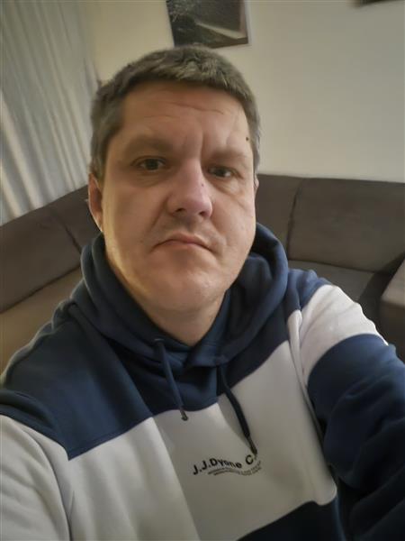 Grote foto welke oudere dame lust nog wel een jongere blaadje contacten en berichten man zoekt vrouw