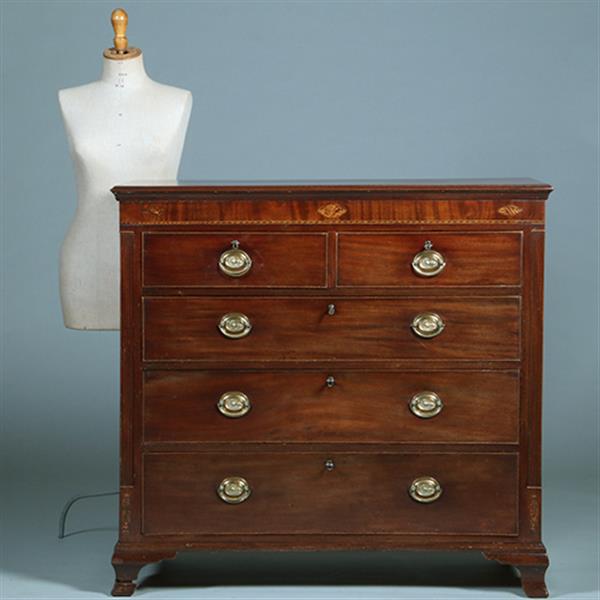 Grote foto welse commode met 5 laden in mahonie en eik met ingelegde details ca 1800 no.381250 antiek en kunst stoelen en banken