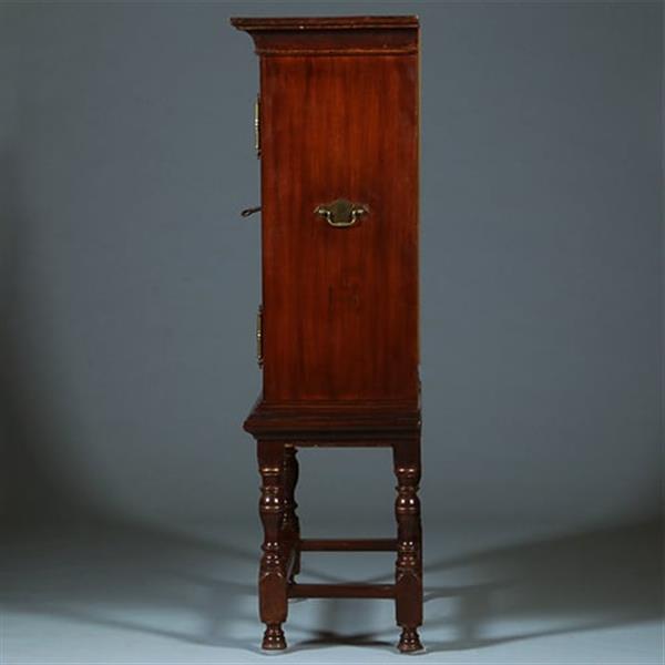 Grote foto hollands koloniaal tafelkastje ingericht als bar met brons beslag no.391135 antiek en kunst stoelen en banken