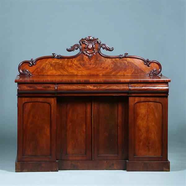 Grote foto sideboard met 4 deuren en 3 laden het kroonstuk is afneembaar no.391120 antiek en kunst stoelen en banken