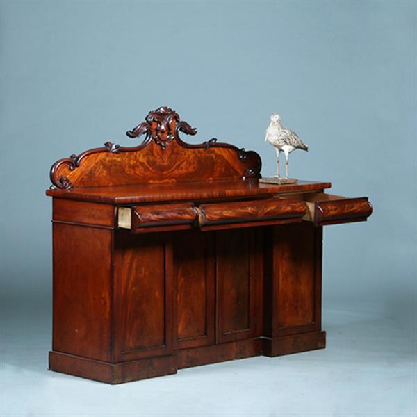 Grote foto sideboard met 4 deuren en 3 laden het kroonstuk is afneembaar no.391120 antiek en kunst stoelen en banken