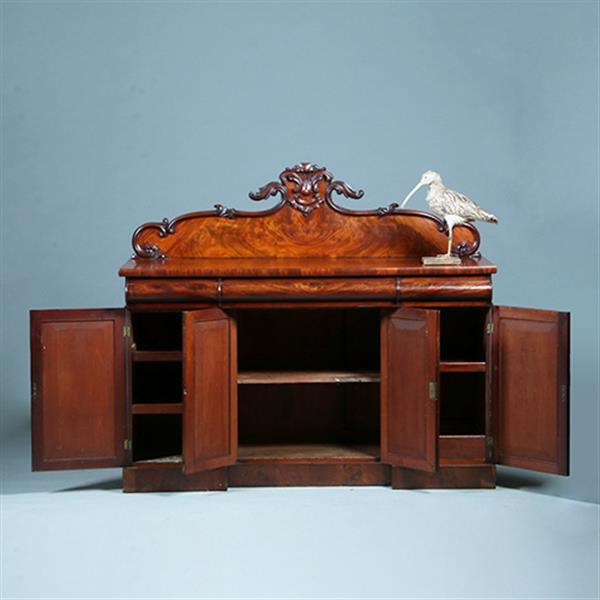 Grote foto sideboard met 4 deuren en 3 laden het kroonstuk is afneembaar no.391120 antiek en kunst stoelen en banken